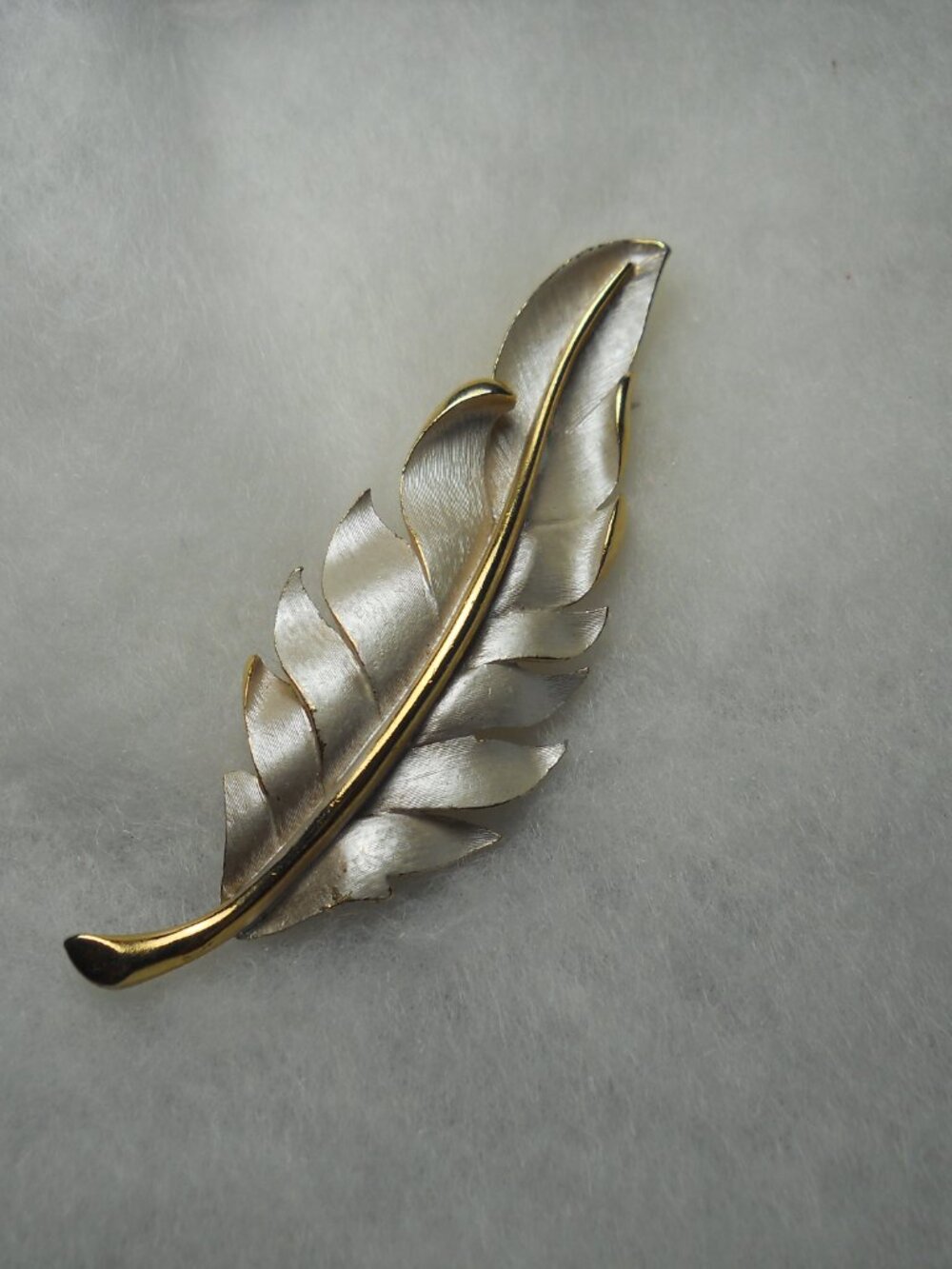 Lisa - Leaf Pin   830